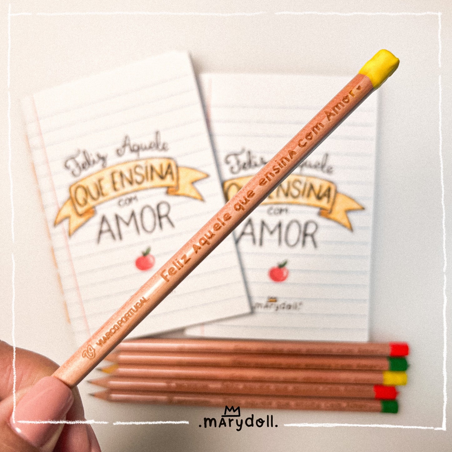 Caderno + lápis  | Feliz aquele que ensina com Amor