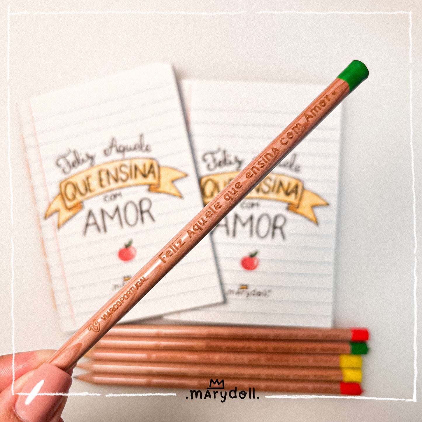 Caderno + lápis  | Feliz aquele que ensina com Amor